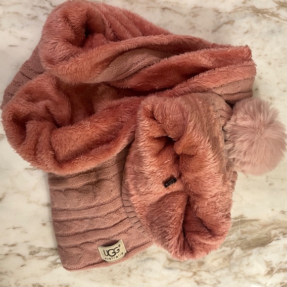 UGG Winter Pink Mauve   Sweater Weather pom pom hat infinity scarf Set. NWT - Picture 3 of 9